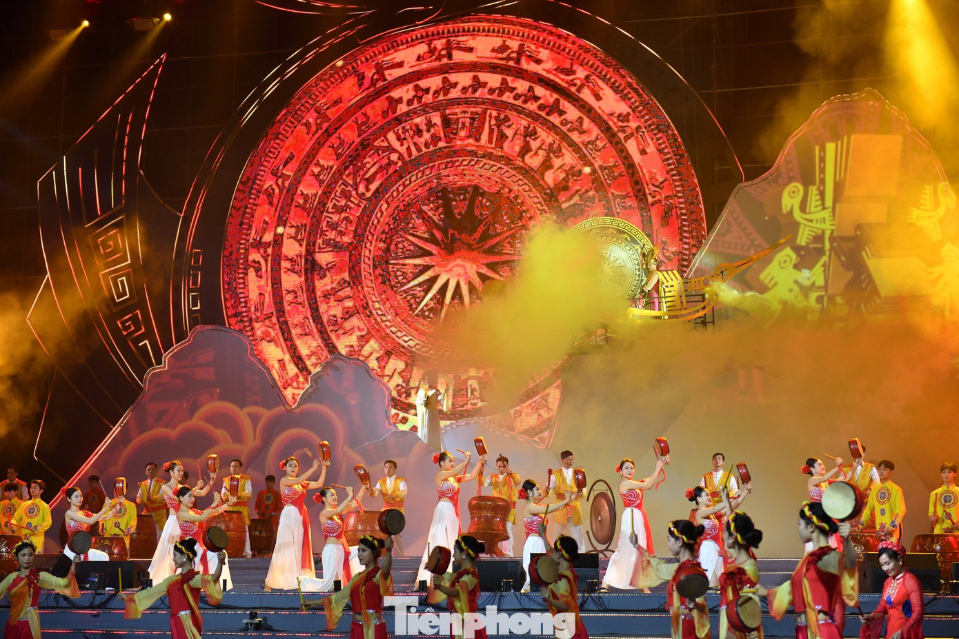 Lễ hội Đền Hai Bà Trưng sẽ diễn ra đến hết ngày 10 tháng Giêng. Năm nay, ngoài các hoạt động rước kiệu, tế lễ theo nghi thức truyền thống, các hoạt động văn hóa văn nghệ, trò chơi dân gian, thi đấu thể thao vẫn được tổ chức phục vụ nhân dân và du khách.