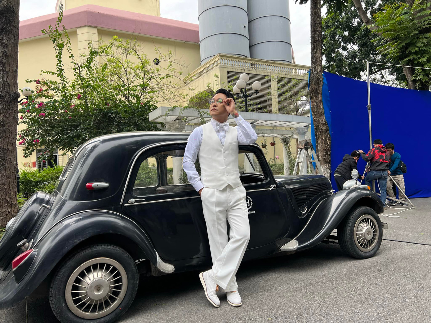 Tạo hình ông phán của Tuấn Hưng trong Đào, phở và piano. Tạo hình ông phán của Tuấn Hưng trong Đào, phở và piano.