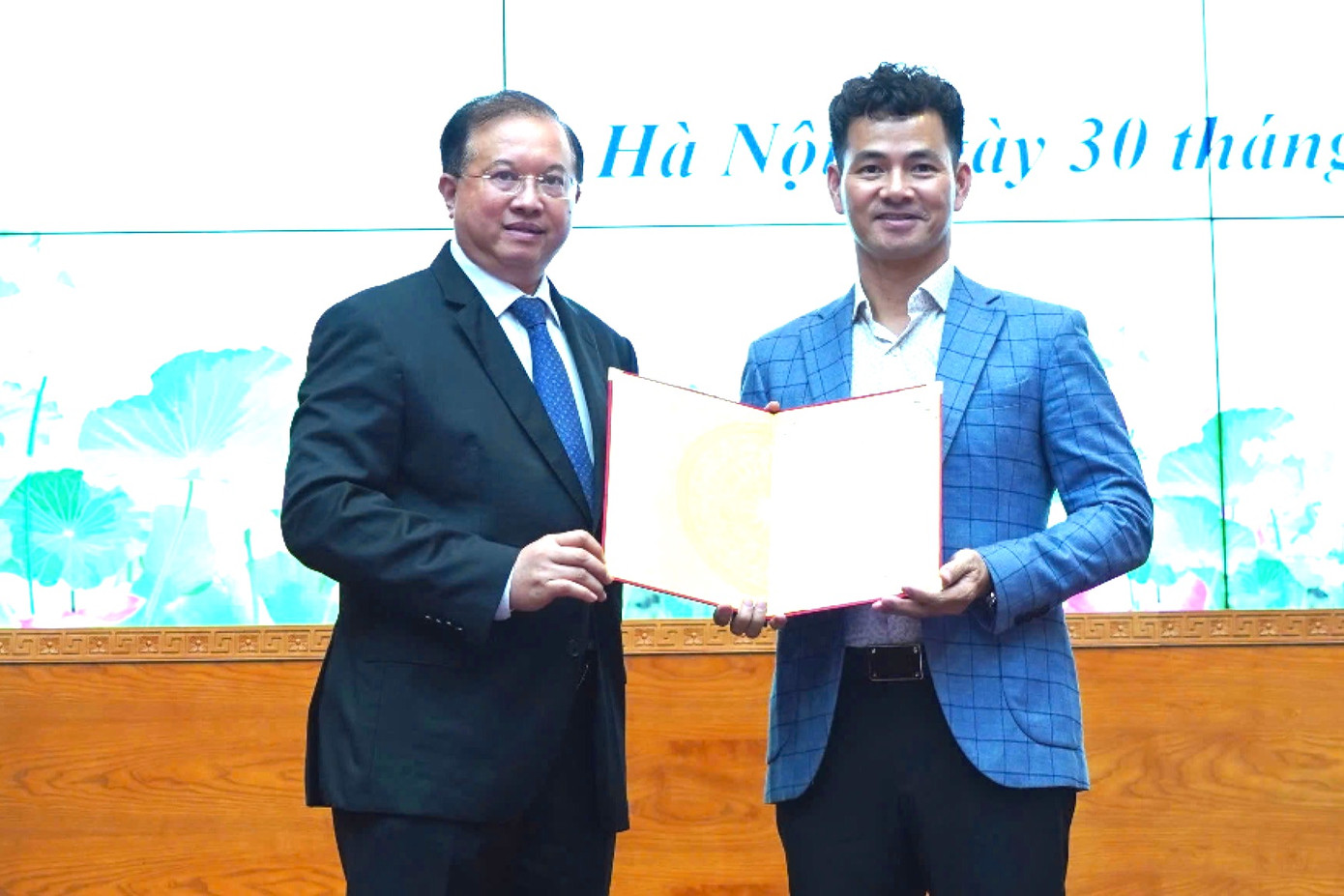 NSND Xuân Bắc nhận quyết định bổ nhiệm Cục trưởng Cục Nghệ thuật biểu diễn, Bộ Văn hóa, Thể thao và Du lịch ngày 30/10. NSND Xuân Bắc nhận quyết định bổ nhiệm Cục trưởng Cục Nghệ thuật biểu diễn, Bộ Văn hóa, Thể thao và Du lịch ngày 30/10.