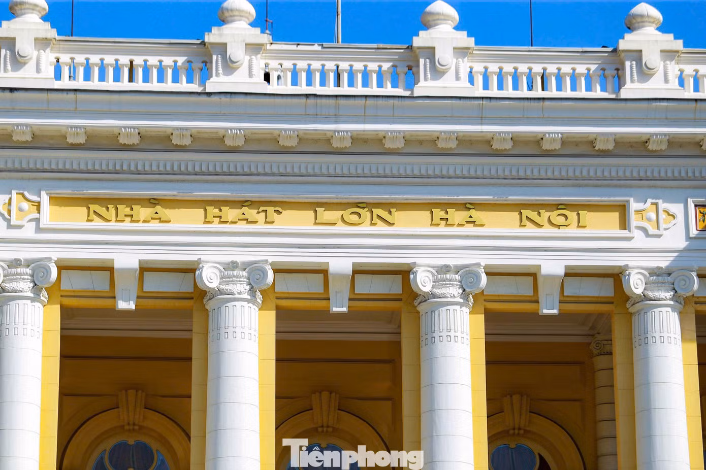 Nhà hát Lớn lúc đó được sử dụng là nơi biểu diễn các loại hình nghệ thuật cổ điển như Opera, nhạc thính phòng, kịch nói… phục vụ cho tầng lớp quan lại thượng lưu người Pháp và một số ít người Việt giàu có. Lịch biểu diễn thời đó một tuần có 4 lần vào thứ Ba, thứ Năm, thứ Bảy và Chủ nhật. Nhà hát Lớn lúc đó được sử dụng là nơi biểu diễn các loại hình nghệ thuật cổ điển như Opera, nhạc thính phòng, kịch nói… phục vụ cho tầng lớp quan lại thượng lưu người Pháp và một số ít người Việt giàu có. Lịch biểu diễn thời đó một tuần có 4 lần vào thứ Ba, thứ Năm, thứ Bảy và Chủ nhật.