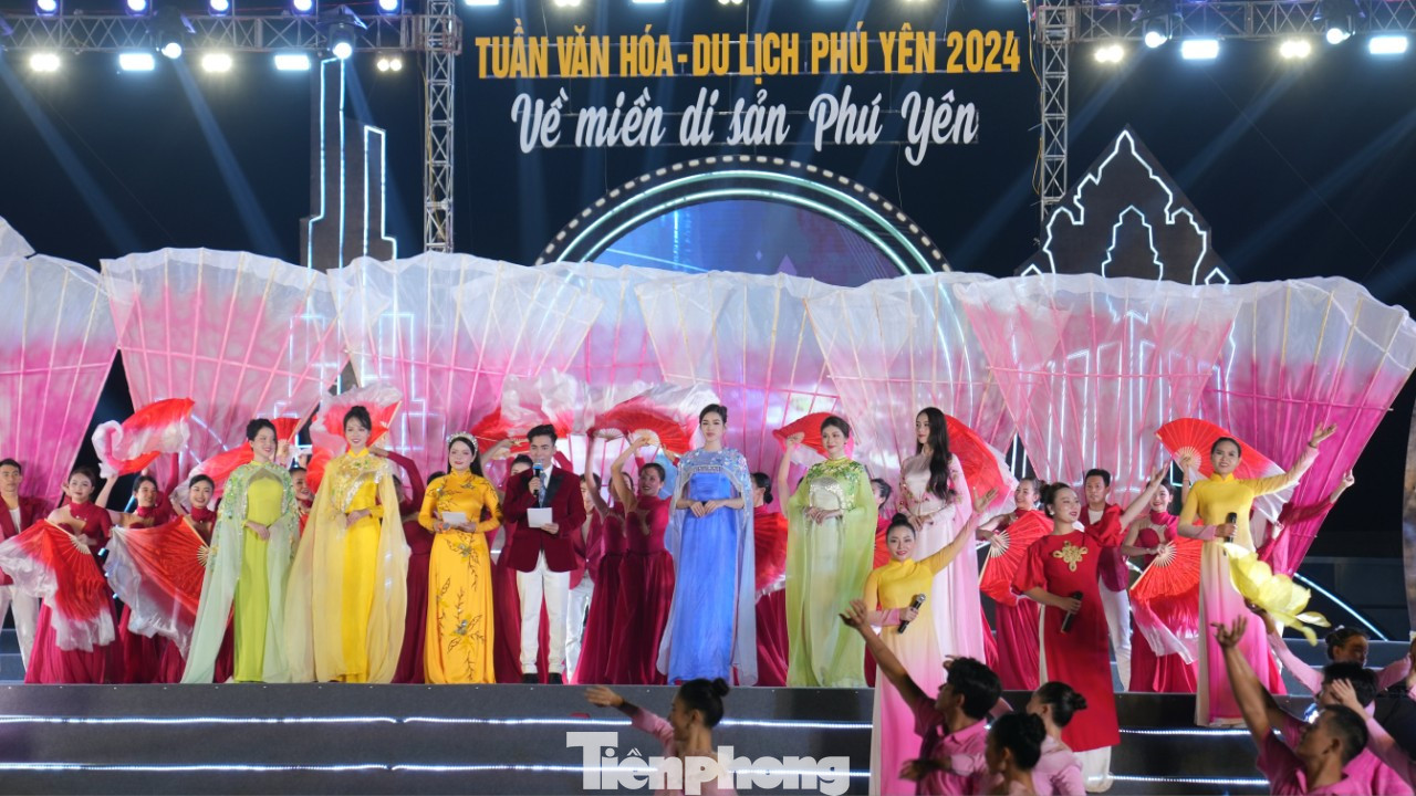 Trước khi tham gia chạy đồng hành với Tiền Phong Marathon 2024, các hoa hậu, á hậu và người đẹp HHVN tham gia chuỗi sự kiện an sinh xã hội, lễ tri ân, tưởng niệm các anh hùng liệt sĩ, gia đình có công, phát động trồng cây, thu gom rác giữ bãi biển sạch đẹp.