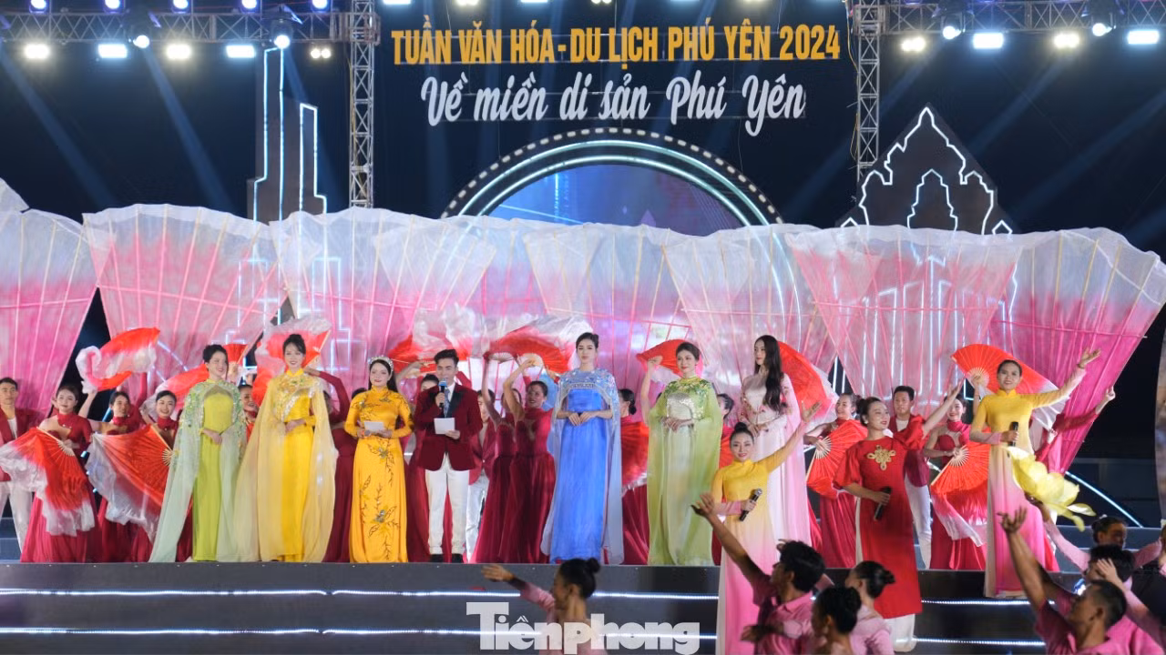 Trước khi tham gia chạy đồng hành với Tiền Phong Marathon 2024, các hoa hậu, á hậu và người đẹp HHVN tham gia chuỗi sự kiện an sinh xã hội, lễ tri ân, tưởng niệm các anh hùng liệt sĩ, gia đình có công, phát động trồng cây, thu gom rác giữ bãi biển sạch đẹp.