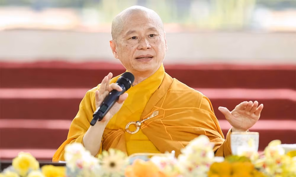 Thượng tọa Thích Chân Quang (trụ trì Thiền tôn Phật Quang , tỉnh Bà Rịa - Vũng Tàu) bị kỷ luật vì những bài giảng pháp gây hoang mang trong xã hội.