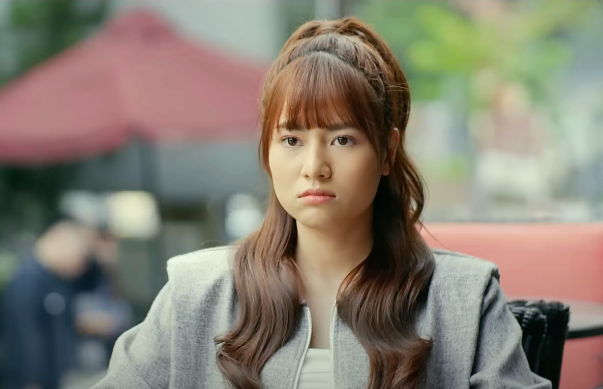 Mình yêu nhau, bình yên thôi xoay quanh cuộc sống hôn nhân của đôi vợ chồng trẻ Đức Anh (Thanh Sơn) và Hân (Việt Hoa).