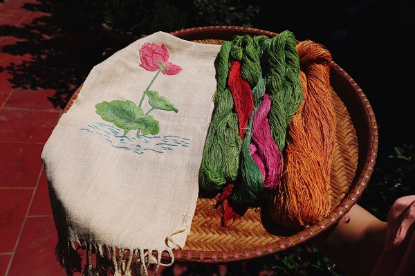 Thu về 40 tỷ đồng trong năm 2023 từ kinh doanh sản phẩm tơ sen.