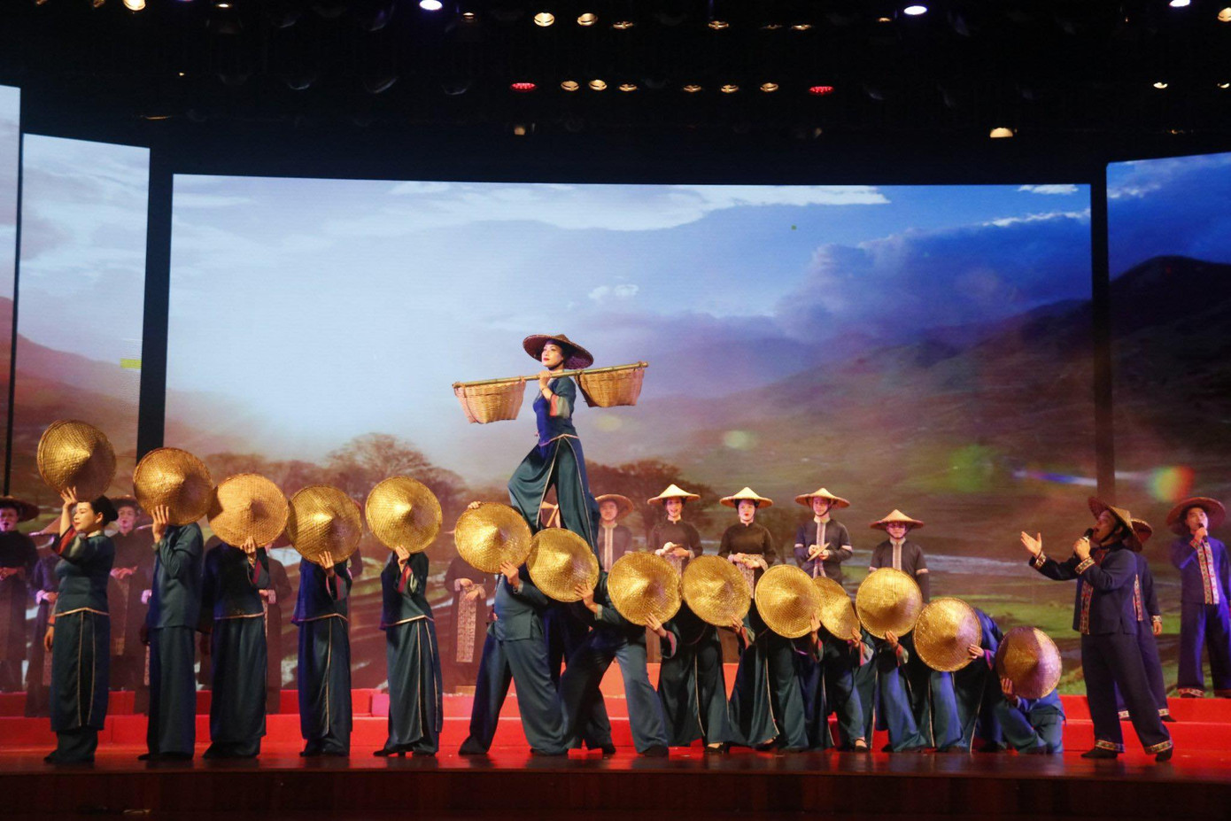 Tiết mục nghệ thuật trong lễ khai mạc.