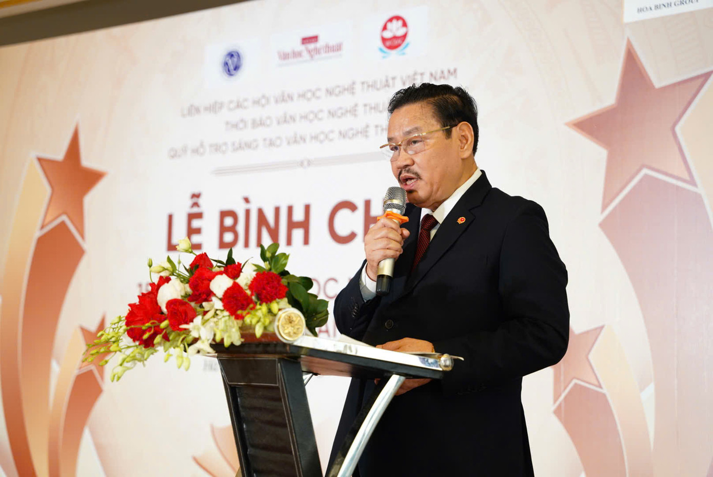 TS. Đoàn Thanh Nô - Phó Chủ tịch Thường trực Liên hiệp các Hội VHNT Việt Nam khẳng định mỗi sự kiện được vinh danh là minh chứng cho sự phát triển của văn nghệ sĩ Việt Nam. TS. Đoàn Thanh Nô - Phó Chủ tịch Thường trực Liên hiệp các Hội VHNT Việt Nam khẳng định mỗi sự kiện được vinh danh là minh chứng cho sự phát triển của văn nghệ sĩ Việt Nam.