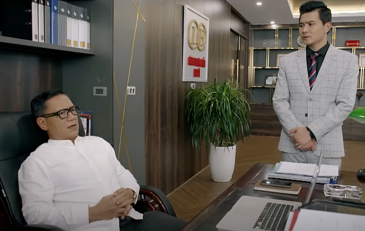 Khán giả nghi ngờ ông Cường (NSƯT Phạm Cường) liên quan đến cái chết của bố Nghĩa (Quang Sự). Khán giả nghi ngờ ông Cường (NSƯT Phạm Cường) liên quan đến cái chết của bố Nghĩa (Quang Sự).