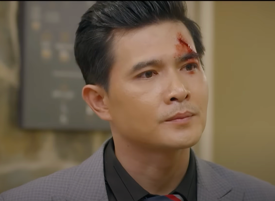 Để vào vai Nghĩa, diễn viên Quang Sự cho biết phải giảm 5 kg. Để vào vai Nghĩa, diễn viên Quang Sự cho biết phải giảm 5 kg.