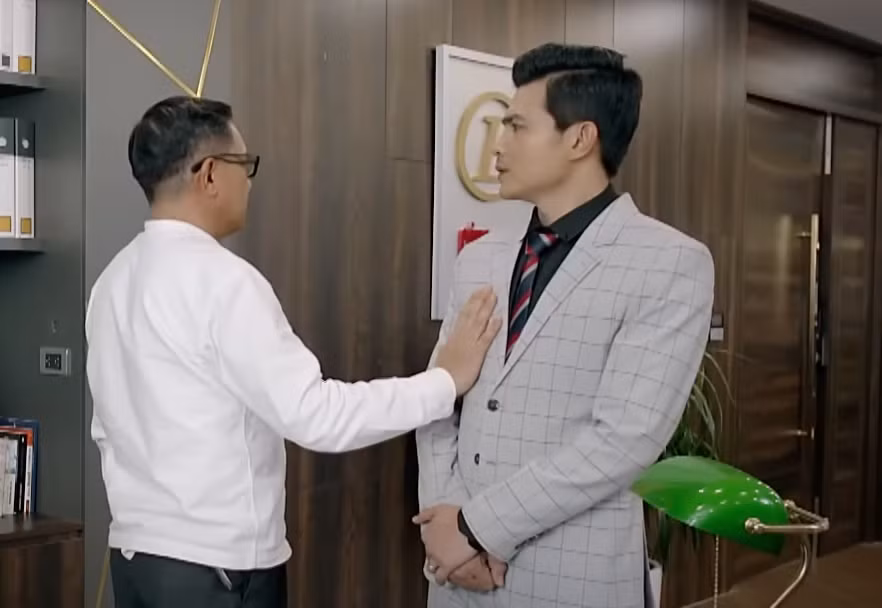Khán giả nghi ngờ ông Cường (NSƯT Phạm Cường) liên quan đến cái chết của bố Nghĩa (Quang Sự).