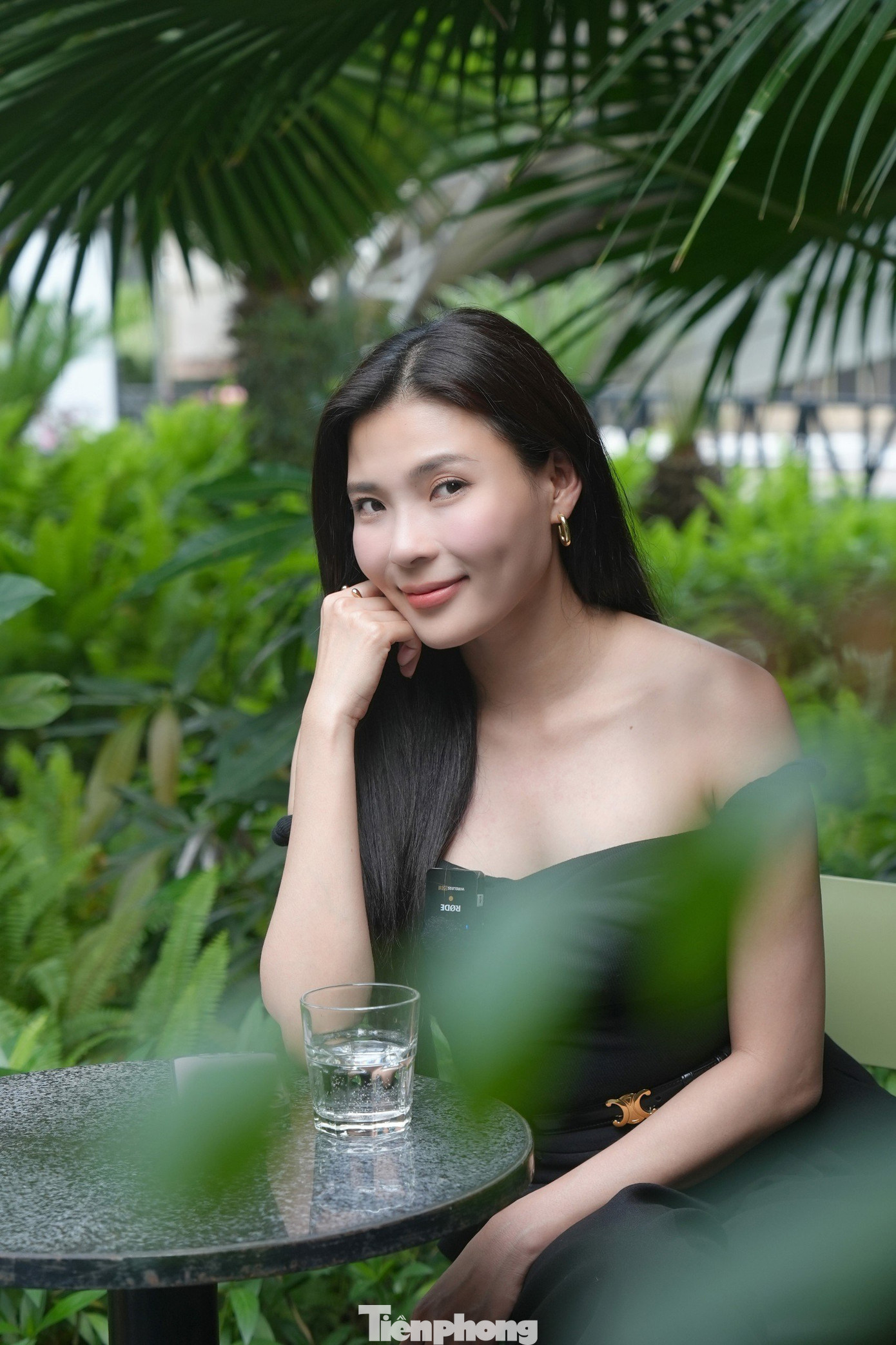 "Không chỉ phải học nói nhanh, tôi phải học giao tiếp với mọi người, phải tự tạo cho bản thân một hình tượng vui tươi giống Mỹ Đình. Kể cả khi giao tiếp với bạn diễn trong hậu trường mình cũng phải tưng tửng giống nhân vật", Thúy Diễm chia sẻ.