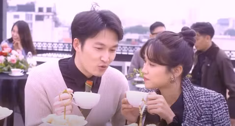 Phương (Anh Đào) và Huy (Đình Tú) nên duyên sau một bữa tiệc và kết nối với nhau bằng hợp đồng thuê người yêu.