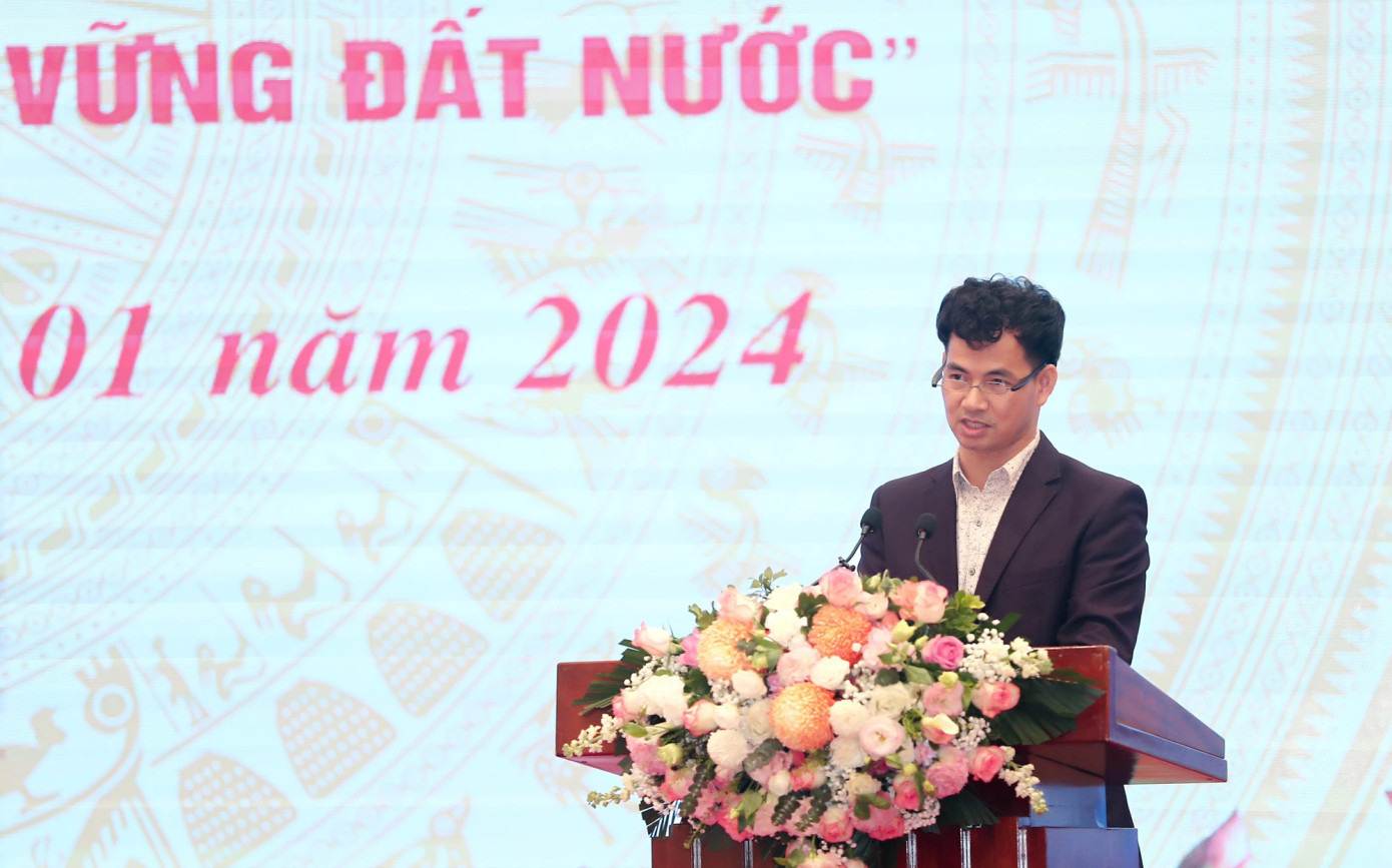 NSƯT Xuân bắc phát biểu tại Hội nghị Tổng kết công tác năm 2023, triển khai nhiệm vụ năm 2024. Ảnh: Trần Huấn. NSƯT Xuân bắc phát biểu tại Hội nghị Tổng kết công tác năm 2023, triển khai nhiệm vụ năm 2024. Ảnh: Trần Huấn.
