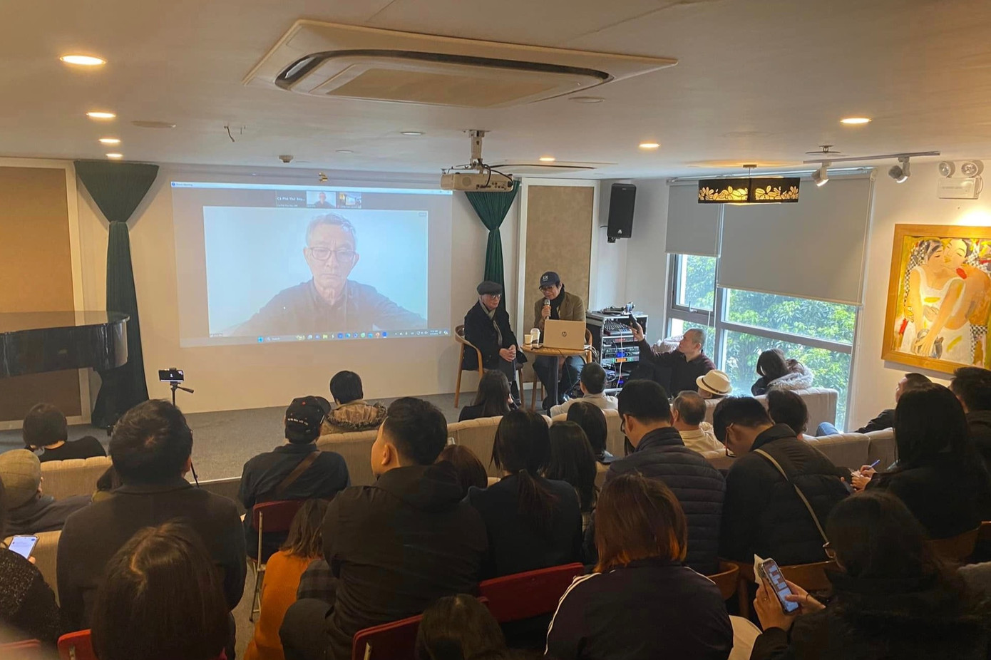 Buổi giao lưu thu hút đông khán giả, người hâm mộ dòng phim lịch sử. Buổi giao lưu thu hút đông khán giả, người hâm mộ dòng phim lịch sử.