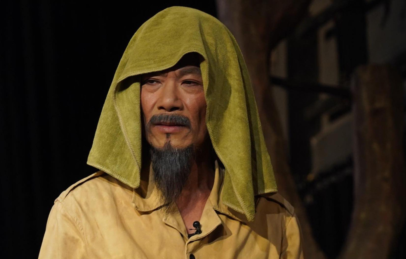 Tạo hình của diễn viên Minh Hải trong vở Đêm trắng của Nhà hát Kịch Việt Nam. Tạo hình của diễn viên Minh Hải trong vở Đêm trắng của Nhà hát Kịch Việt Nam.