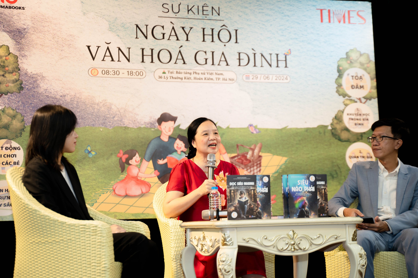 Bà Vũ Dương Thúy Ngà - nguyên Vụ trưởng Vụ Thư viện (Bộ VHTTDL) - là một trong những diễn giả tham gia tọa đàm. Bà Vũ Dương Thúy Ngà - nguyên Vụ trưởng Vụ Thư viện (Bộ VHTTDL) - là một trong những diễn giả tham gia tọa đàm.