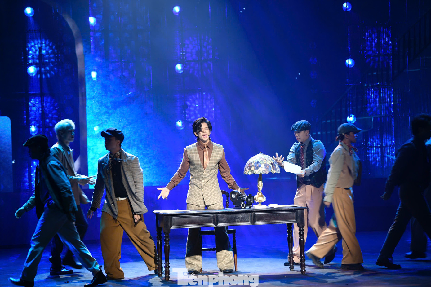 Anh tài Trọng Hiếu mang đến sân khấu Lễ bế mạc và trao giải một ca khúc tiếng Đức. Anh tài Trọng Hiếu mang đến sân khấu Lễ bế mạc và trao giải một ca khúc tiếng Đức.