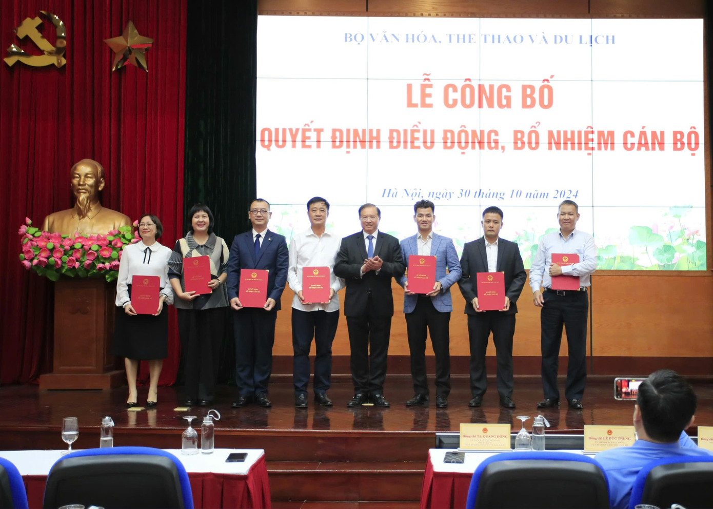 7 cán bộ được bổ nhiệm chức vụ mới trong ngày 30/10. 7 cán bộ được bổ nhiệm chức vụ mới trong ngày 30/10.