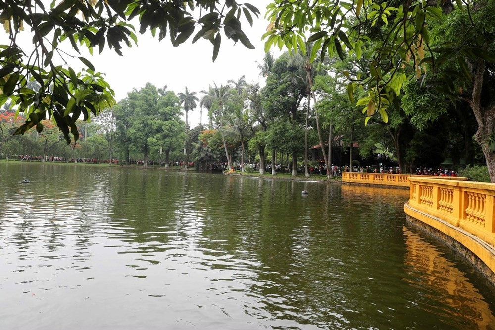 Trong 9 tháng đầu năm 2024, số lượng đoàn sinh hoạt chính trị tại Khu Di tích Chủ tịch Hồ Chí Minh tại Phủ Chủ tịch tăng gấp 3 lần. Ảnh: Trần Huấn.