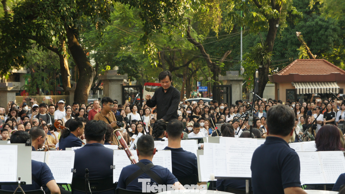 Chương trình hòa nhạc Khi âm nhạc hòa quyện cùng mỹ thuật được tổ chức thường xuyên vào chiều Chủ nhật cuối cùng mỗi tháng với chủ đề khác nhau.