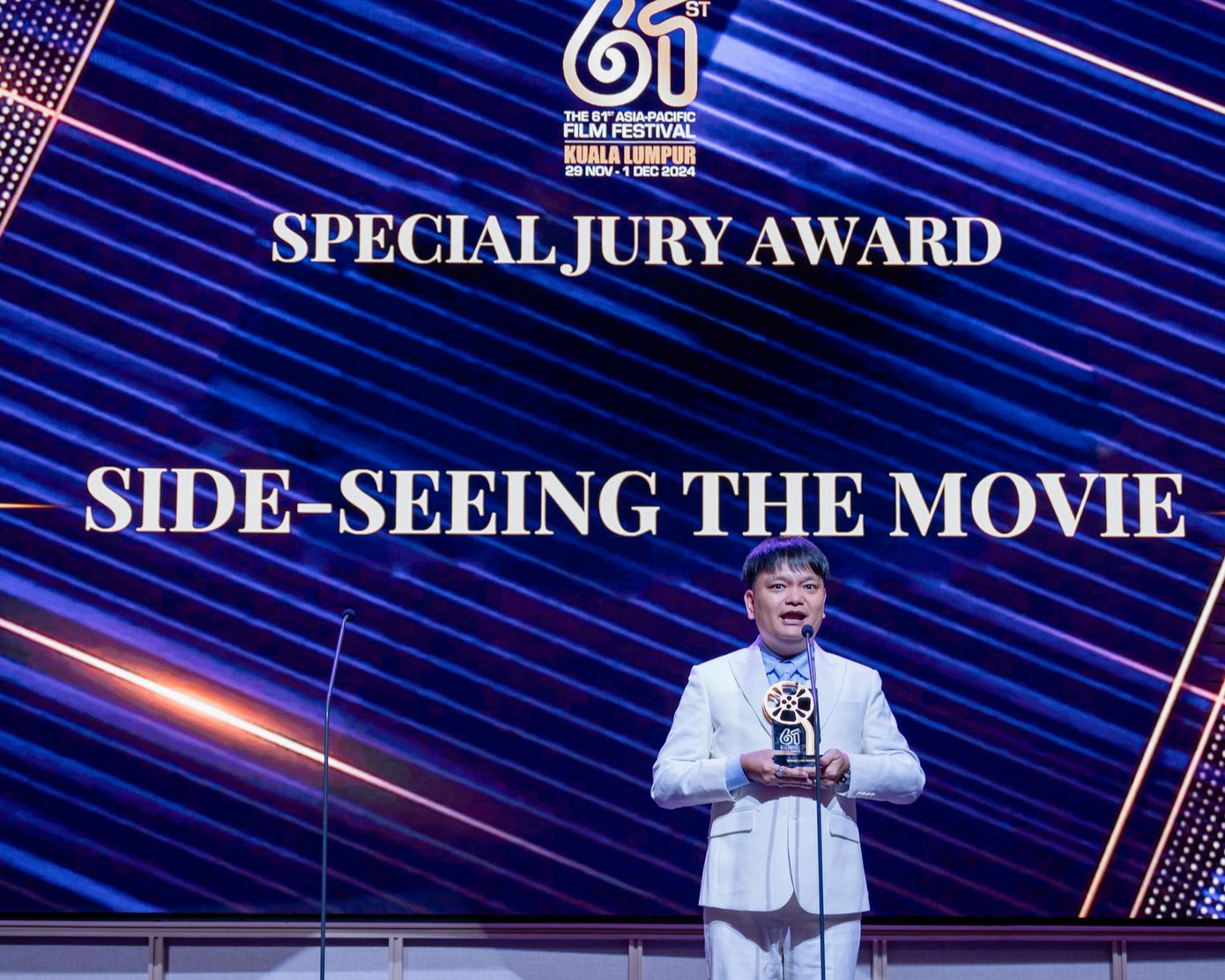 Là mây trên bầu trời của ai đó giành giải thưởng đặc biệt từ Ban giám khảo (Special Jury Awards) tại LHP châu Á - Thái Bình Dương lần thứ 61. Là mây trên bầu trời của ai đó giành giải thưởng đặc biệt từ Ban giám khảo (Special Jury Awards) tại LHP châu Á - Thái Bình Dương lần thứ 61.