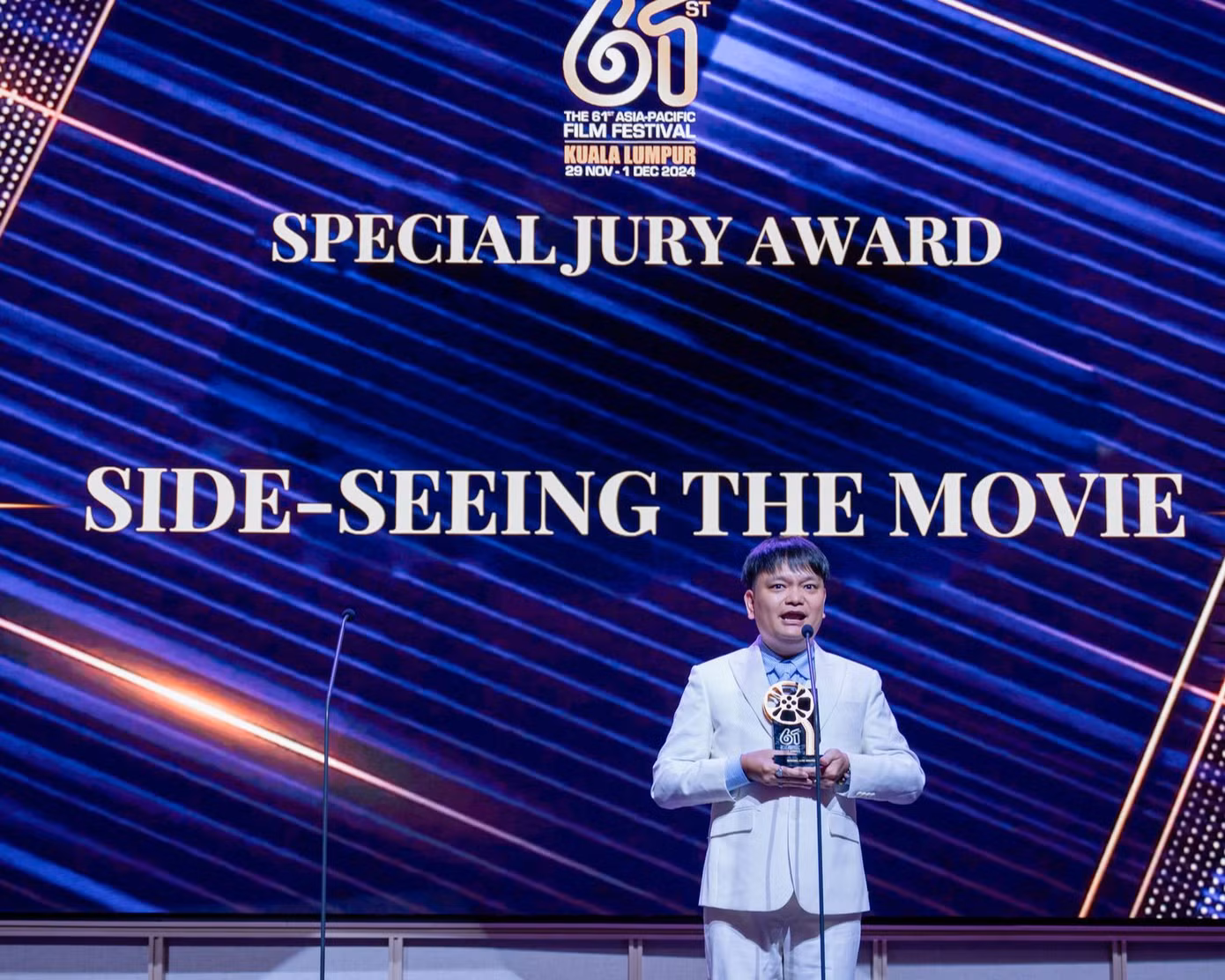 Là mây trên bầu trời của ai đó giành giải thưởng đặc biệt từ Ban giám khảo (Special Jury Awards) tại LHP châu Á - Thái Bình Dương lần thứ 61.