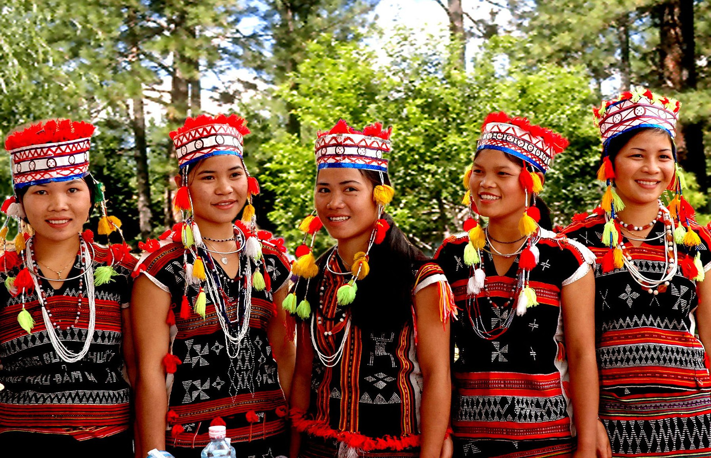 Mỗi công trình nghiên cứu, sưu tầm của Hội Văn nghệ dân gian Việt Nam ở những bản làng xa xôi, ăn uống cũng chiếm một khoản phí lớn.