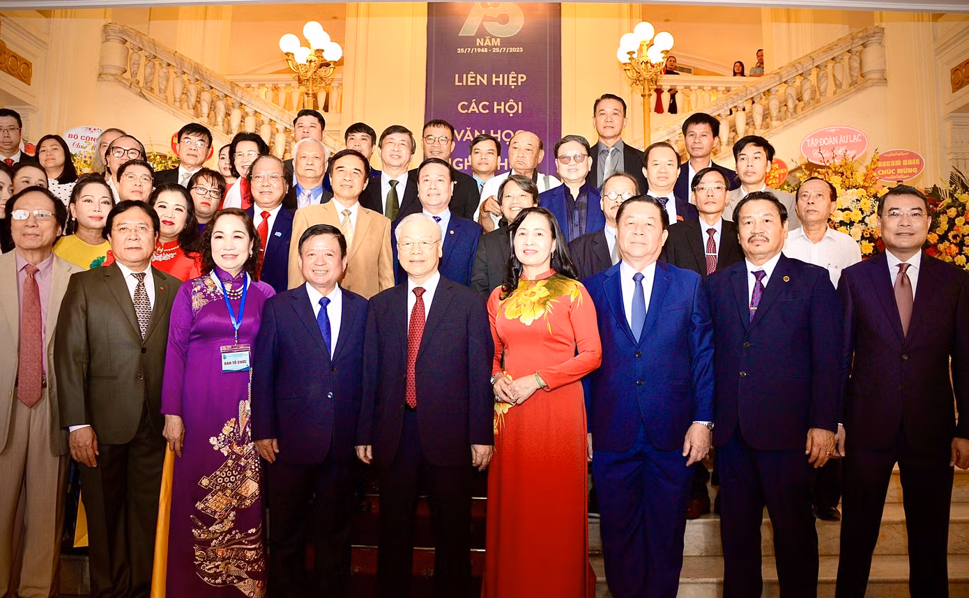 Tổng Bí thư Nguyễn Phú Trọng dự lễ Kỷ niệm 75 năm thành lập Liên hiệp các Hội Văn học nghệ thuật Việt Nam tại Nhà hát Lớn, Hà Nội năm 2023.