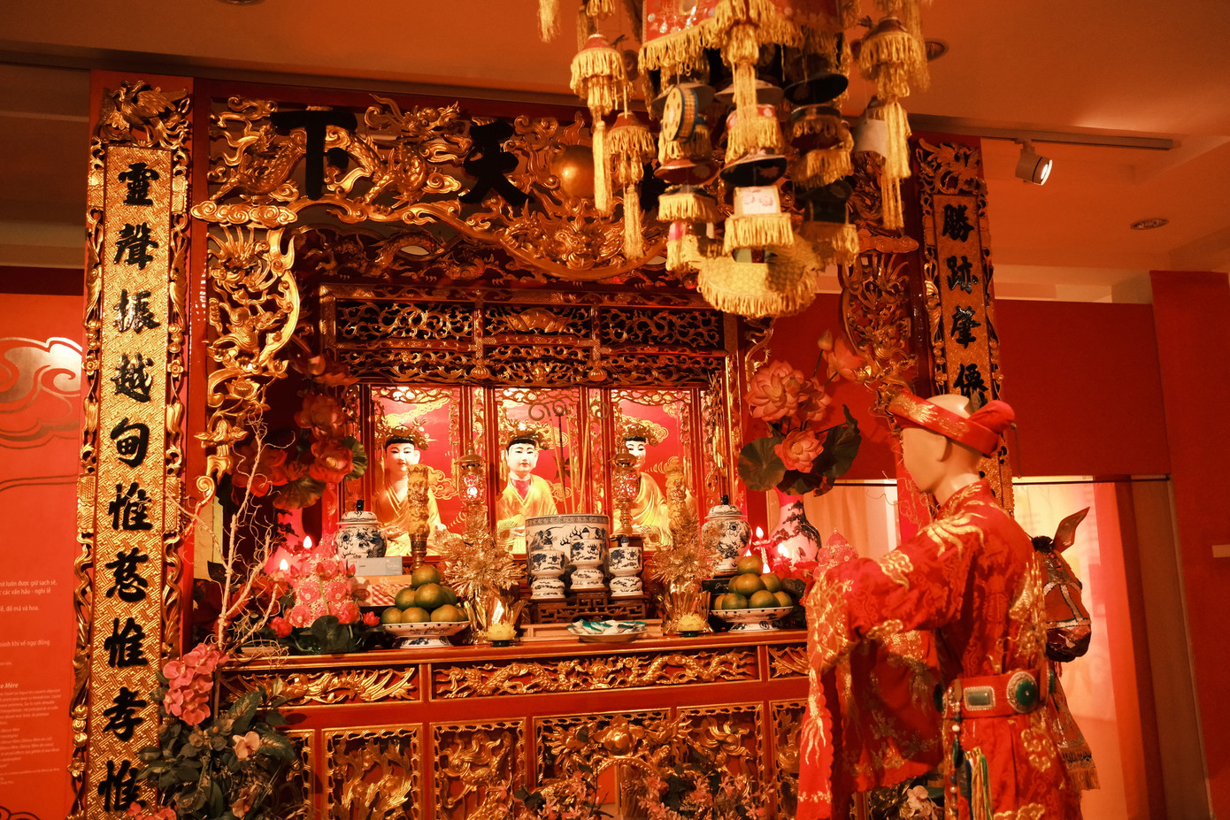 Không gian biểu diễn tại Bảo tàng Phụ nữ Việt Nam mang đủ tính "thiêng".