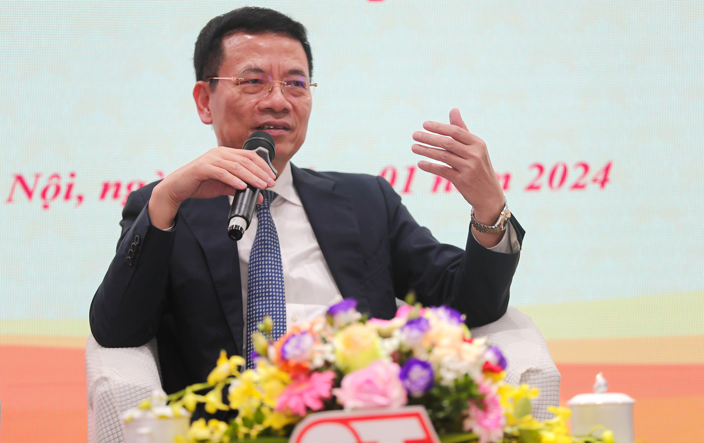 Bộ trưởng Bộ TT&TT Nguyễn Mạnh Hùng có buổi nói chuyện về chuyển đổi số. Bộ trưởng Bộ TT&TT Nguyễn Mạnh Hùng có buổi nói chuyện về chuyển đổi số.