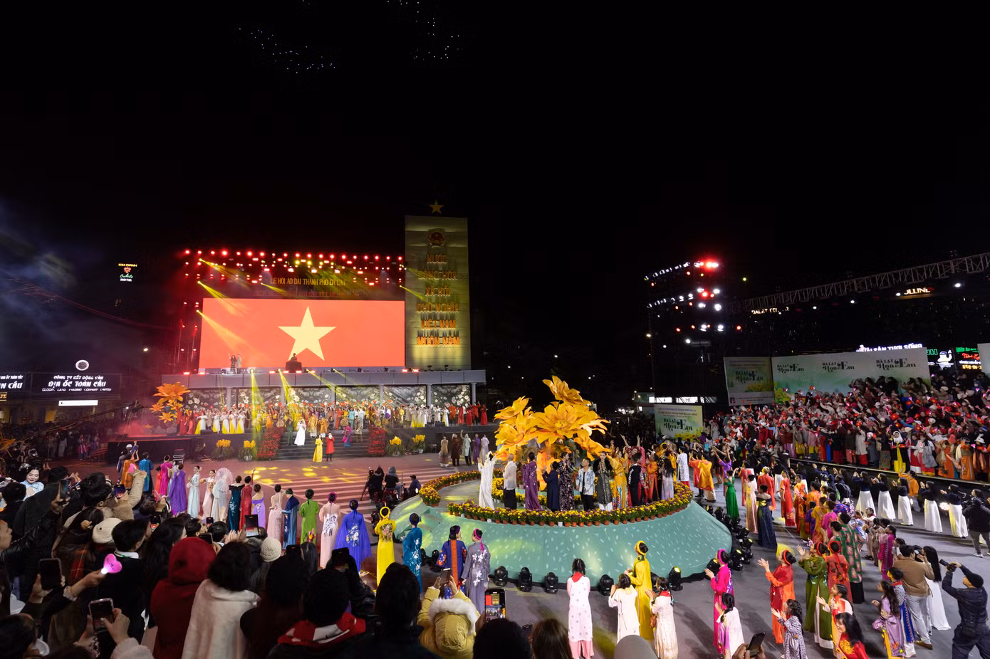 Chương trình thu hút hàng vạn người tham dự, thưởng thức.
