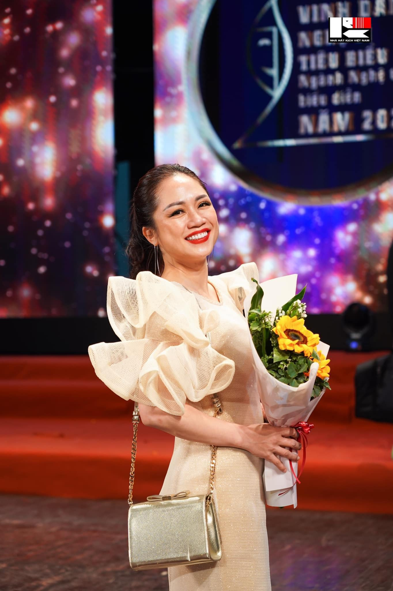 Lễ tang nghệ sĩ Bùi Phương Nga được tổ chức vào hồi 7h30 sáng 19/7. Lễ tang nghệ sĩ Bùi Phương Nga được tổ chức vào hồi 7h30 sáng 19/7.