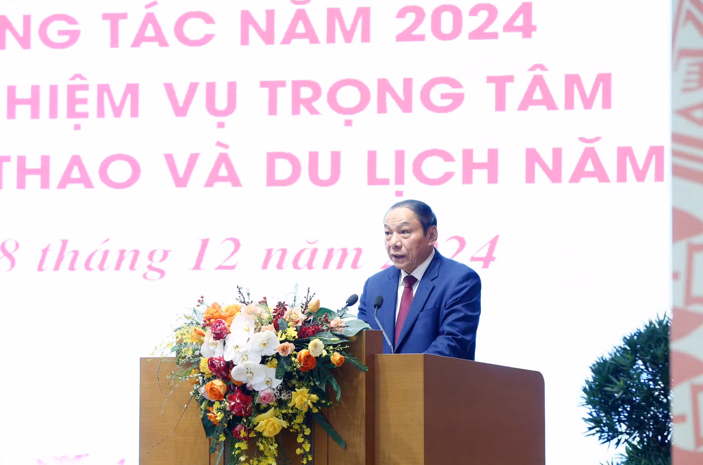 Bộ trưởng Bộ VHTTDL Nguyễn Văn Hùng báo cáo tổng kết về hoạt động văn hóa, thể thao và du lịch năm 2024. Bộ trưởng Bộ VHTTDL Nguyễn Văn Hùng báo cáo tổng kết về hoạt động văn hóa, thể thao và du lịch năm 2024.