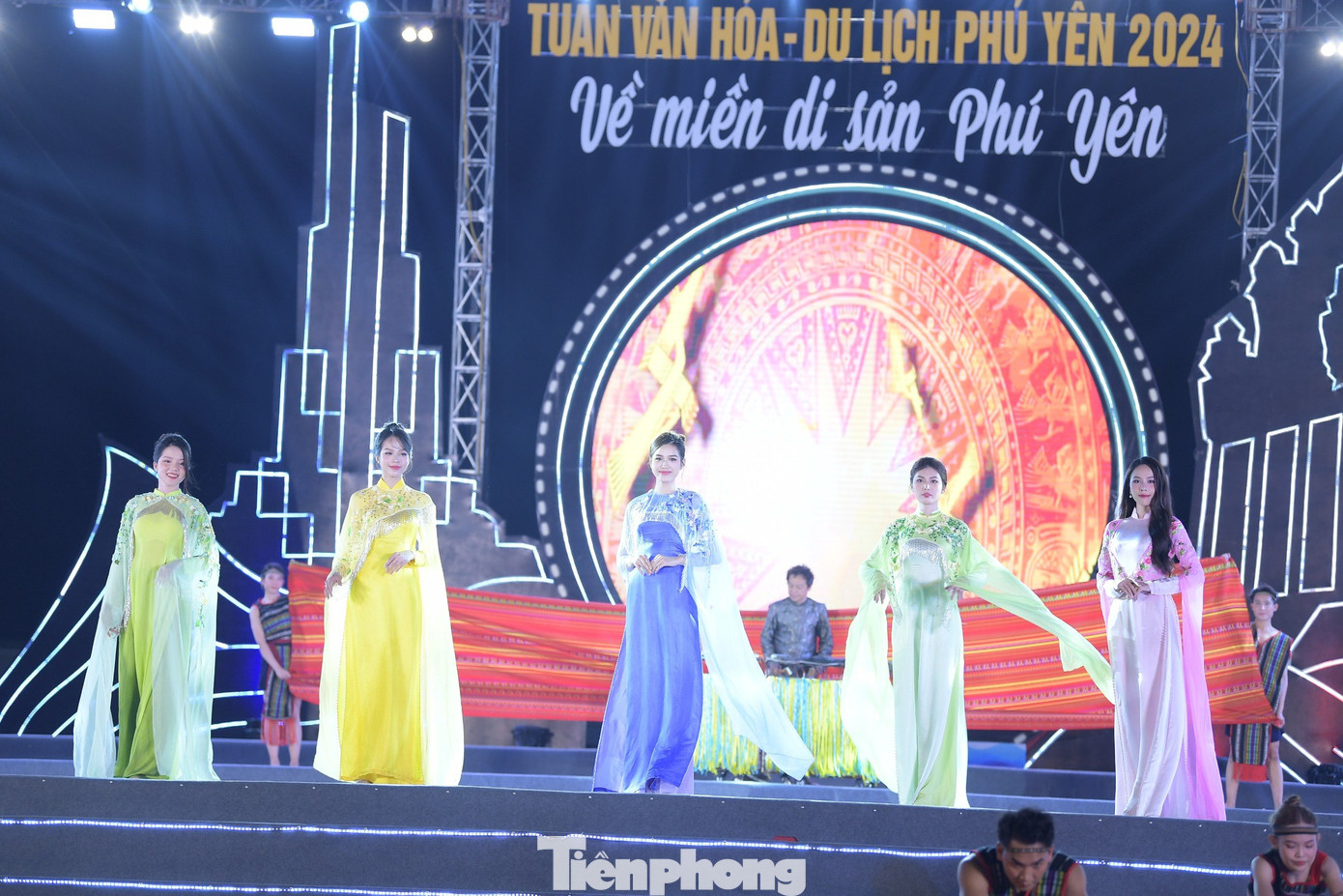 Lễ khai mạc Tuần Văn hóa - Du lịch Phú Yên năm 2024 "Phú Yên - Hội tụ và phát triển" là một trong những chương trình mừng 49 năm Ngày giải phóng tỉnh Phú Yên (1/4/1975-1/4/2024), diễn ra trước thềm Giải Vô địch Quốc gia Marathon và cự ly dài báo Tiền Phong lần thứ 65 - năm 2024 (Tiền Phong Marathon 2024).