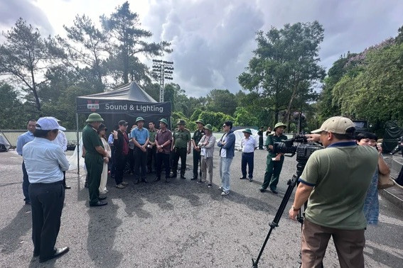 Chương trình là góc nhìn từ những nhân chứng lịch sử làm nên con đường Trường Sơn huyền thoại. Chương trình là góc nhìn từ những nhân chứng lịch sử làm nên con đường Trường Sơn huyền thoại.