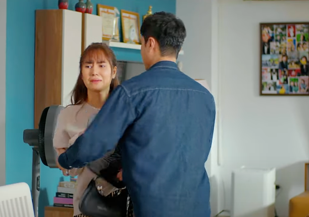 Hân (Việt Hoa) trách bà Giang &quot;gây khó dễ&quot; cho hai vợ chồng.