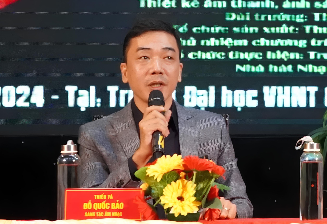 Thiếu tá, nhạc sĩ Đỗ Bảo chịu trách nhiệm về phần âm nhạc của vở nhạc kịch.