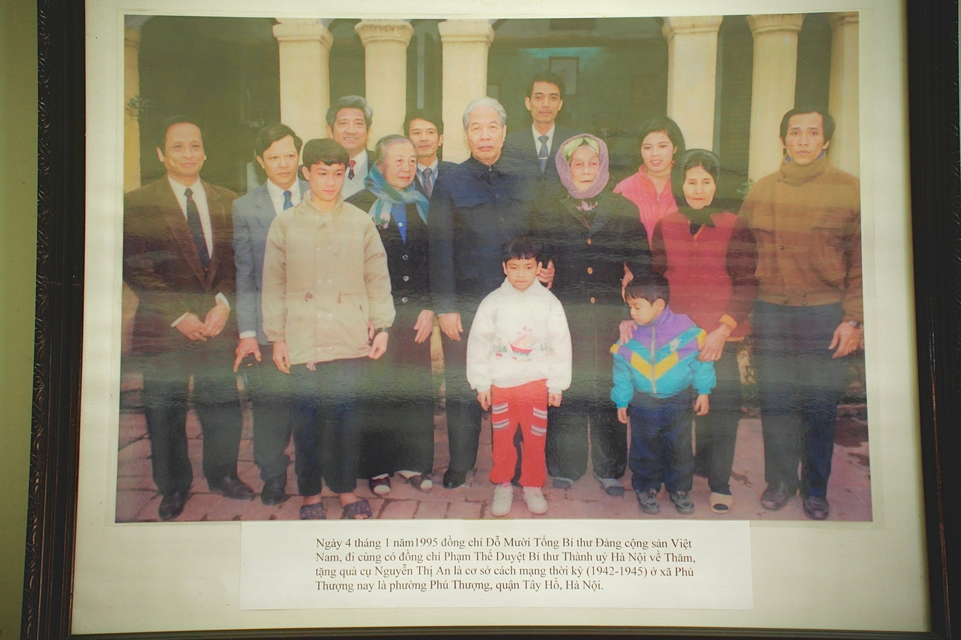 Nhiều vị lãnh đạo Đảng, Nhà nước như Tổng Bí thư Đỗ Mười, Chủ tịch nước Võ Chí Công, Tổng Bí thư Nguyễn Phú Trọng... đến thăm di tích Nhà lưu niệm Bác Hồ ở phường Phú Thượng (quận Tây Hồ).