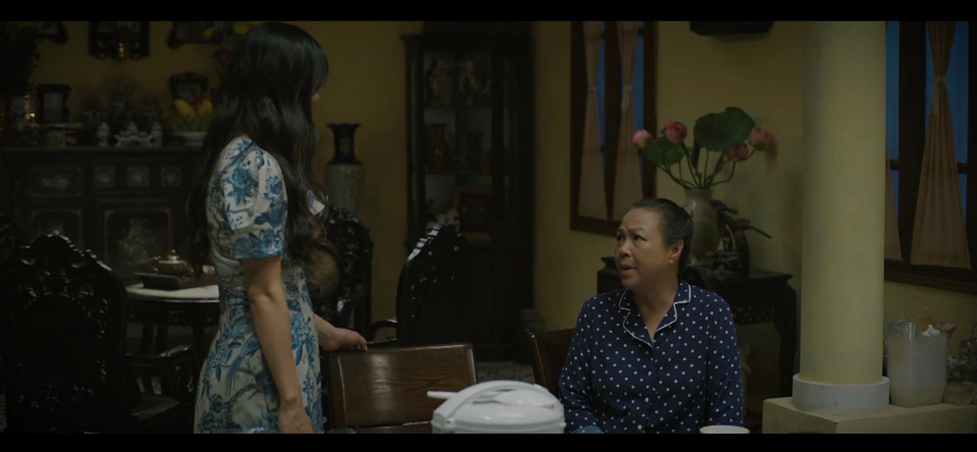 Thuận gây ức chế khi thường xuyên tị nạnh với Linh, luôn nghĩ mẹ đẻ thương chị dâu hơn. Thuận gây ức chế khi thường xuyên tị nạnh với Linh, luôn nghĩ mẹ đẻ thương chị dâu hơn.