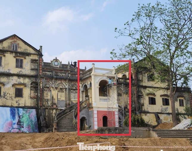 Màu sơn thử nghiệm của dinh thự cổ Hoàng A Tưởng không nhận được sự đồng thuận từ công chúng. Màu sơn thử nghiệm của dinh thự cổ Hoàng A Tưởng không nhận được sự đồng thuận từ công chúng.