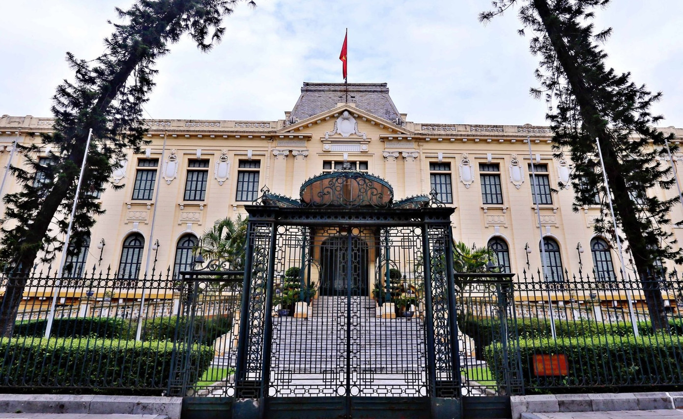 Cung Thiếu nhi Hà Nội, Bắc Bộ Phủ và Bảo tàng Lịch sử Quốc gia trở thành không gian nghệ thuật sắp đặt đặc biệt. Cung Thiếu nhi Hà Nội, Bắc Bộ Phủ và Bảo tàng Lịch sử Quốc gia trở thành không gian nghệ thuật sắp đặt đặc biệt.