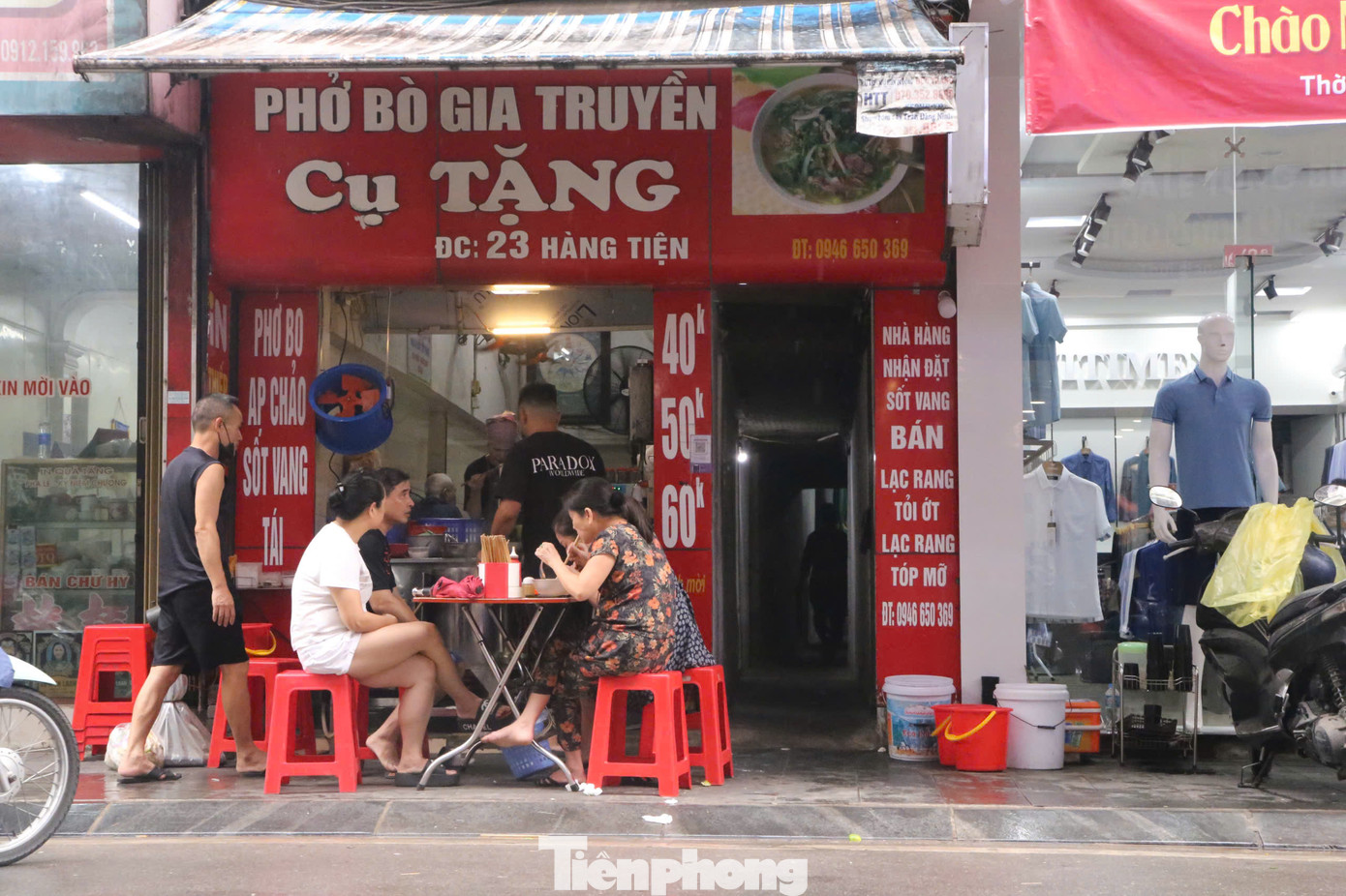 Theo thống kê năm 2024 của Sở Văn hóa, Thể thao và Du lịch Nam Định, tỉnh có gần 500 cửa hàng phở, trong đó thành phố Nam Định và huyện Nam Trực là nơi tập trung nhiều hàng lâu năm. Tại đây, có khoảng gần 1.500 hộ gia đình đi đến các thành phố lớn như Hà Nội, Hải Phòng, TP.HCM... và nhiều tỉnh thành khác trên cả nước (nhưng chủ yếu là các thành phố lớn) để mở cửa hàng phở, truyền nghề dạy phở.