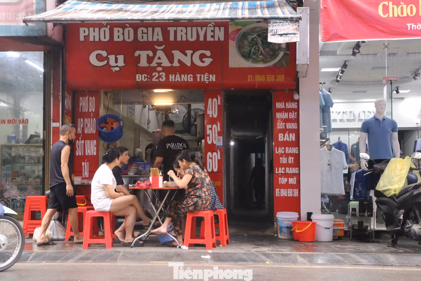Theo thống kê năm 2024 của Sở Văn hóa, Thể thao và Du lịch Nam Định, tỉnh có gần 500 cửa hàng phở, trong đó thành phố Nam Định và huyện Nam Trực là nơi tập trung nhiều hàng lâu năm. Tại đây, có khoảng gần 1.500 hộ gia đình đi đến các thành phố lớn như Hà Nội, Hải Phòng, TP.HCM... và nhiều tỉnh thành khác trên cả nước (nhưng chủ yếu là các thành phố lớn) để mở cửa hàng phở, truyền nghề dạy phở.