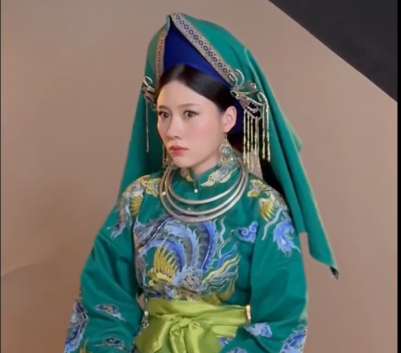 Tạo hình của Uyển Ân gợi nhớ đến hình ảnh Đức Chầu Đệ Nhị trong tín ngưỡng thờ Mẫu. Tạo hình của Uyển Ân gợi nhớ đến hình ảnh Đức Chầu Đệ Nhị trong tín ngưỡng thờ Mẫu.