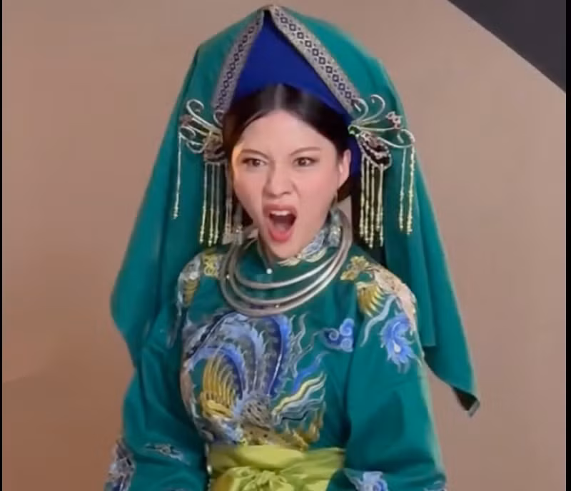 Tạo hình của Uyển Ân gợi nhớ đến hình ảnh Đức Chầu Đệ Nhị trong tín ngưỡng thờ Mẫu. Tạo hình của Uyển Ân gợi nhớ đến hình ảnh Đức Chầu Đệ Nhị trong tín ngưỡng thờ Mẫu.