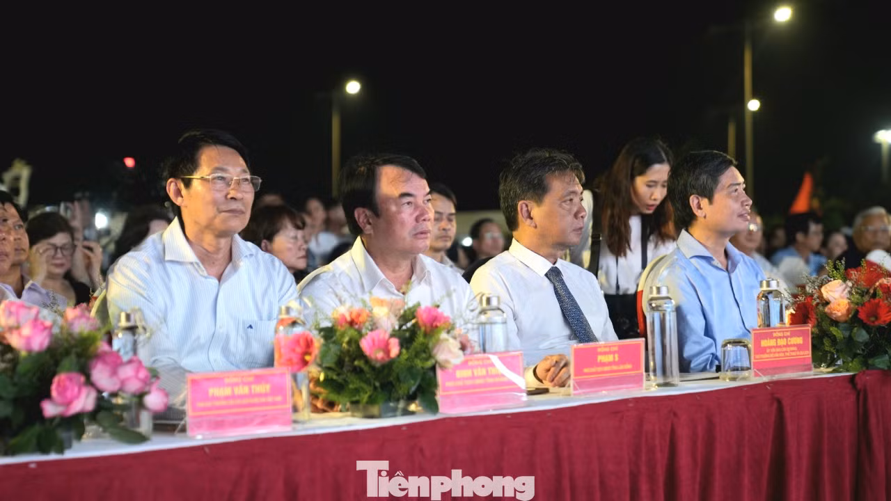 Dự lễ khai mạc Tuần Văn hóa - Du lịch Phú Yên năm 2024 có: Thứ trưởng Bộ Văn hóa, Thể thao và Du lịch (VHTTDL) Hoàng Đạo Cương; bà Lê Thị Hoàng Yến - Phó cục trưởng Cục Thể dục Thể thao; ông Phạm Văn Thủy - Phó cục trưởng Cục Du lịch quốc gia Việt Nam. Về phía tỉnh Phú Yên có: Bà Cao Thị Hòa An - Phó Bí thư Thường trực Tỉnh ủy, Chủ tịch HĐND tỉnh Phú Yên; ông Tạ Anh Tuấn - Chủ tịch UBND tỉnh Phú Yên, cùng các phó chủ tịch tỉnh, các lãnh đạo, nguyên lãnh đạo tỉnh, sở, ban, ngành và địa phương Phú Yên. Sự kiện cũng có sự hiện diện của lãnh đạo các tỉnh Quảng Trị, Lâm Đồng, Thanh Hóa, Gia Lai, Khánh Hòa; đại diện nhà tài trợ là lãnh đạo các ngân hàng Agribank, BIDV, HDBank…Về phía đơn vị tổ chức Tiền Phong Marathon 2024 có: Nhà báo Lê Xuân Sơn - Tổng biên tập báo Tiền Phong, đồng Trưởng Ban tổ chức Tiền Phong Marathon 2024; nhà báo Vũ Tiến - Phó tổng biên tập báo Tiền Phong, nhà báo Phùng Công Sưởng - Phó tổng biên tập báo Tiền Phong.