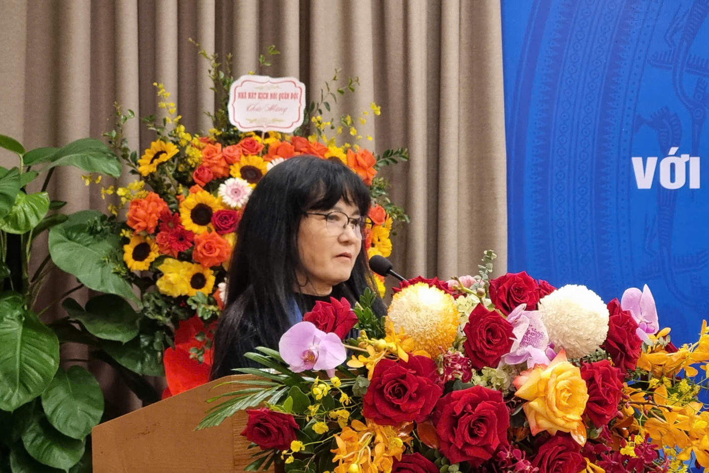 Nhà lý luận phê bình âm nhạc Nguyễn Thị Minh Châu khẳng định show "Anh trai vượt ngàn chông gai" thành công đưa âm nhạc về quân nhân đến với giới trẻ. Nhà lý luận phê bình âm nhạc Nguyễn Thị Minh Châu khẳng định show "Anh trai vượt ngàn chông gai" thành công đưa âm nhạc về quân nhân đến với giới trẻ.