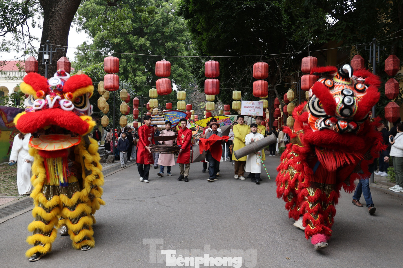 Lễ rước diều được thực hiện ở khu di tích Hoàng thành Thăng Long. Sau khi hoàn thành lễ dâng hương, diều cổ được Ban tổ chức rước từ điện Kính Thiên đến khu vực sân khấu chính của sự kiện tại trung tâm Hoàng thành Thăng Long. Đây là một trong chuỗi hoạt động thuộc chương trình Happy Tết 2024 - Lan tỏa bản sắc văn hóa Tết truyền thống diễn ra tại khu di tích Hoàng thành Thăng Long.