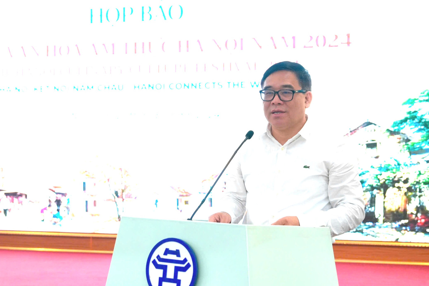 Ông Đỗ Đình Hồng - Giám đốc Sở Văn hóa và Thể thao Hà Nội - phát biểu tại họp báo giới thiệu Lễ hội Văn hóa ẩm thực Hà Nội 2024. Ông Đỗ Đình Hồng - Giám đốc Sở Văn hóa và Thể thao Hà Nội - phát biểu tại họp báo giới thiệu Lễ hội Văn hóa ẩm thực Hà Nội 2024.