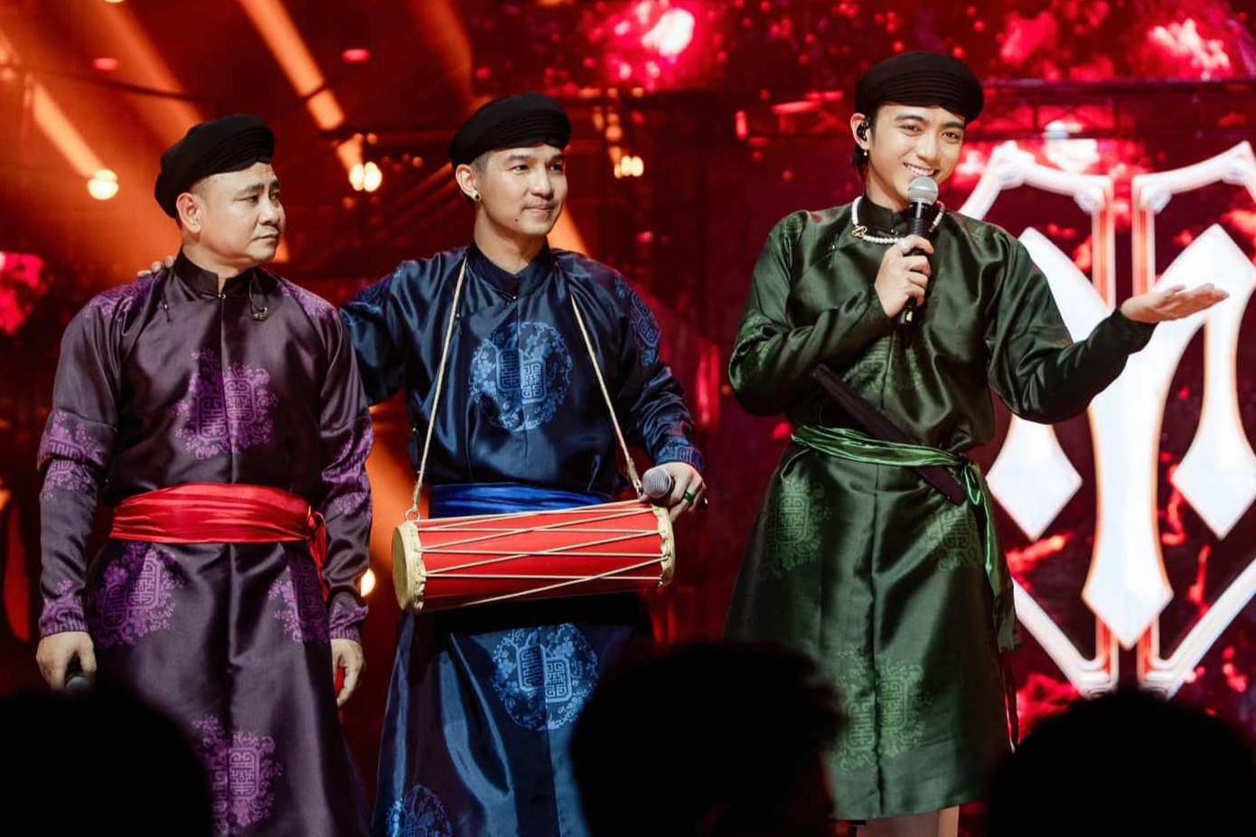 Hai show anh trai mang lại hiệu quả kinh tế tốt. Hai show anh trai mang lại hiệu quả kinh tế tốt.